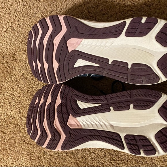 ASICS GT almost new size 8.5 - Picture 4 of 6